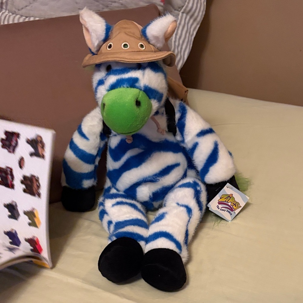 Zany Brainy Zipes Zebra with Safari Hat and Backpack w/mini Zipes keychain. NWT
